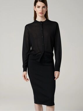 MANRICO CASHMERE
Comfort Fit Cardigan
Black